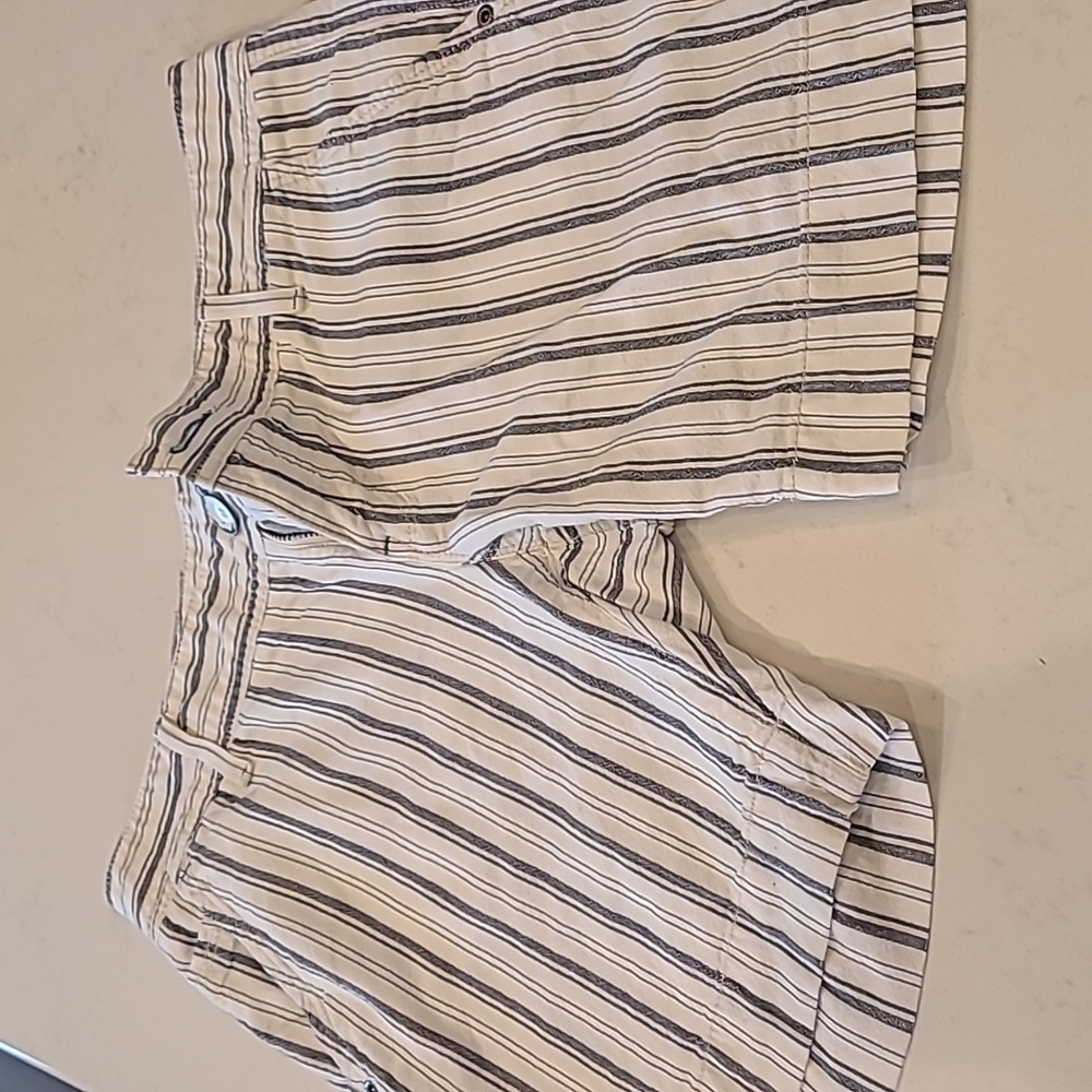 Womens size 0/24 gap shorts